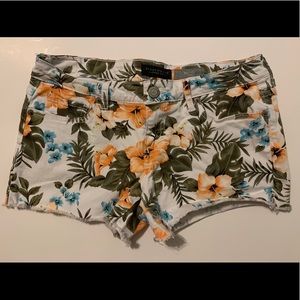 Aeropostale Midi Shorts - Hawaiian Print